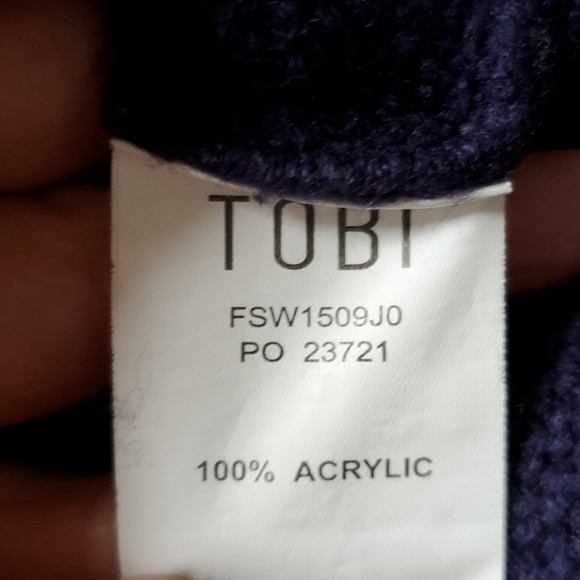 Oversized Cropped Sweater - Picture 3 of 5